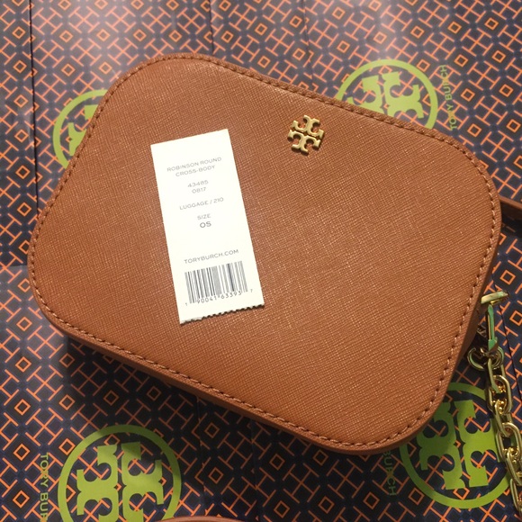 tory burch // robinson round leather camera bag - Picture 5 of 8